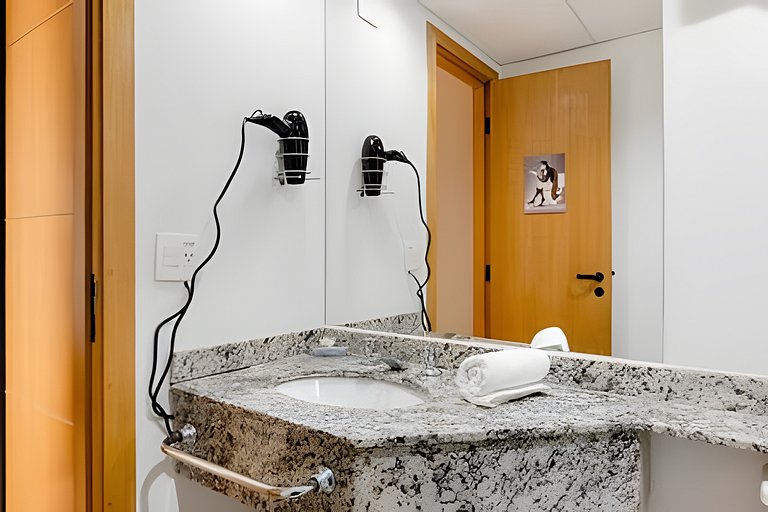 Flat espaçoso, localização privilegiada ap 1109