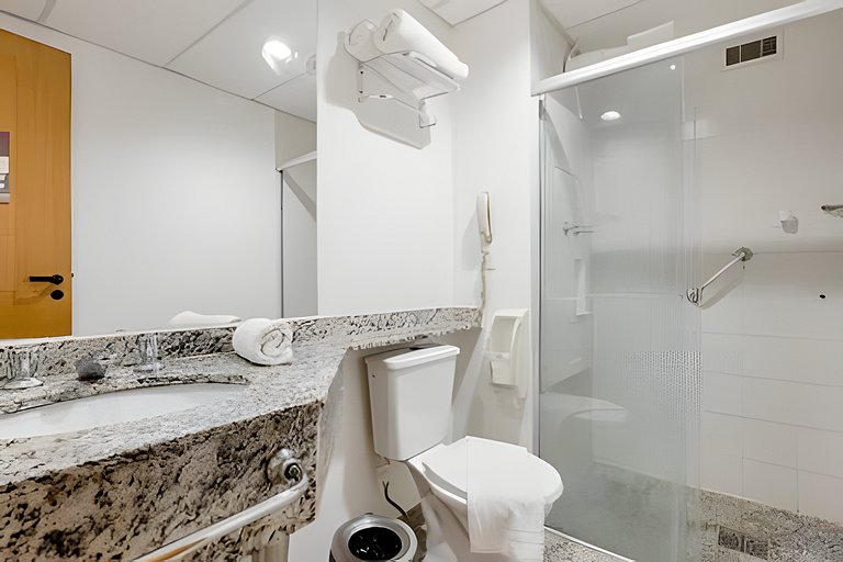 Flat espaçoso, localização privilegiada ap 1109