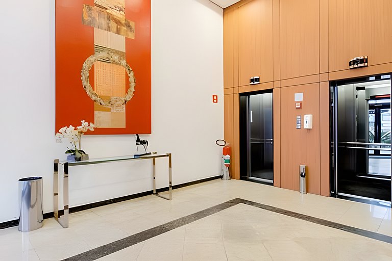 Flat espaçoso, localização privilegiada ap 1109
