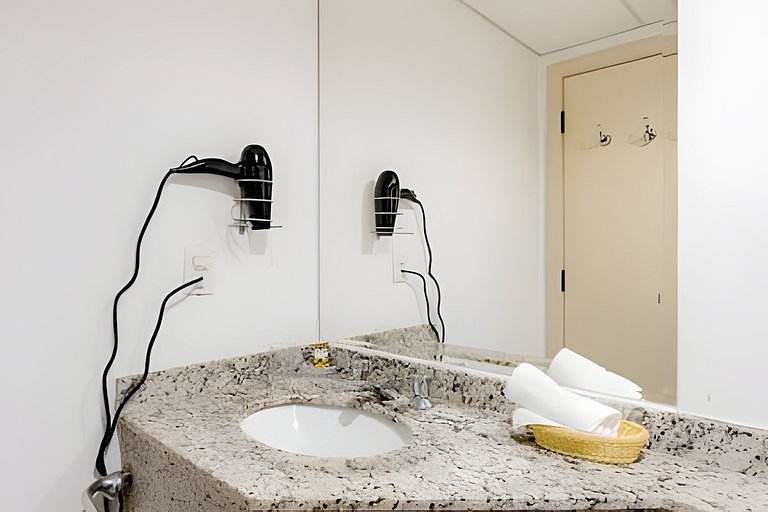 Flat espaçoso, localização privilegiada ap 1209