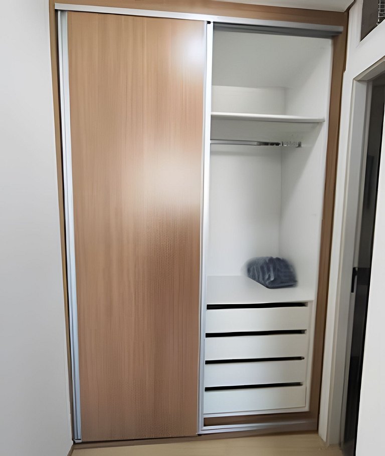 Flat espaçoso c/copa localização privilegiada 1802