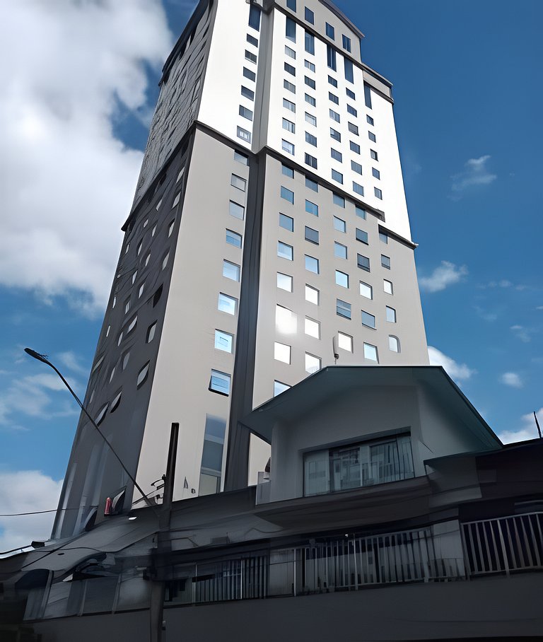 Flat espaçoso c/copa localização privilegiada 1305