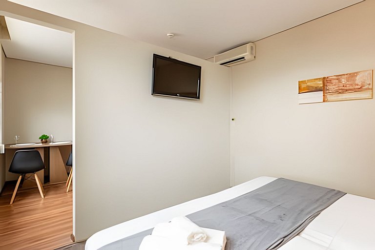 Flat espaçoso c/copa localização privilegiada 1305