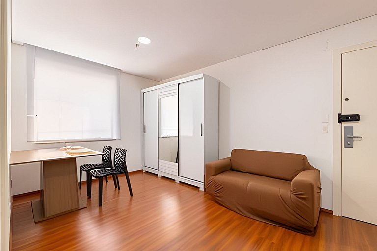 Flat espaçoso c/copa localização privilegiada 1309