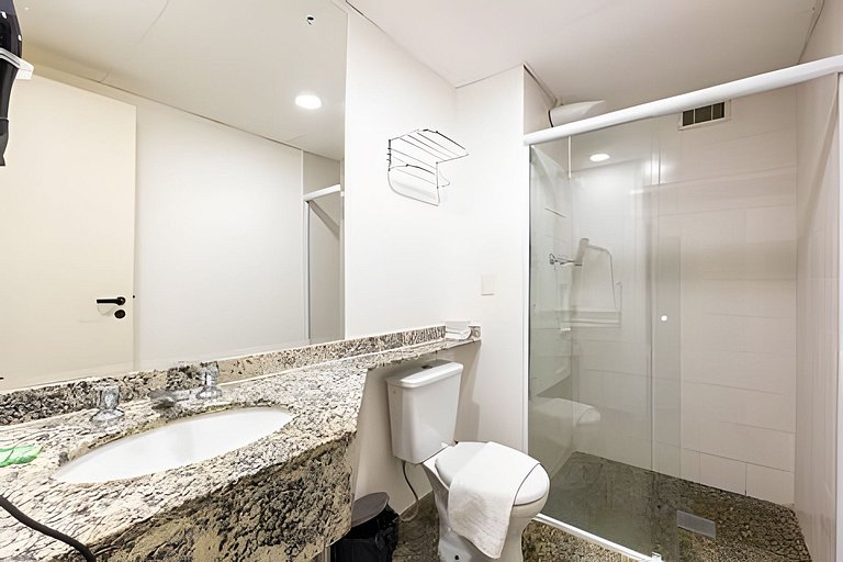 Flat espaçoso c/copa localização privilegiada 1309