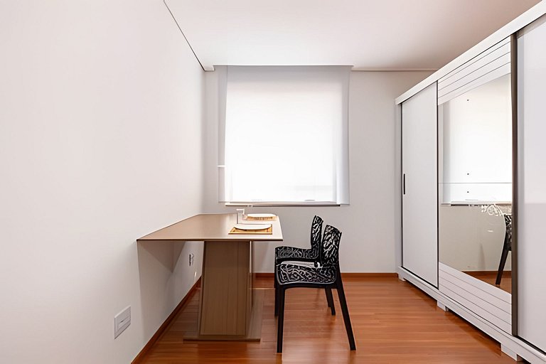 Flat espaçoso c/copa localização privilegiada 1309