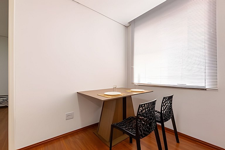 Flat espaçoso c/copa localização privilegiada 1309
