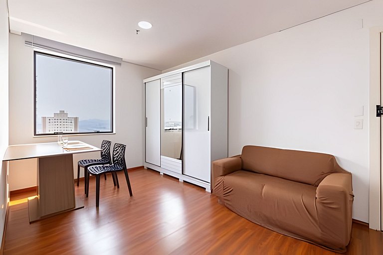 Flat espaçoso c/copa localização privilegiada 1309