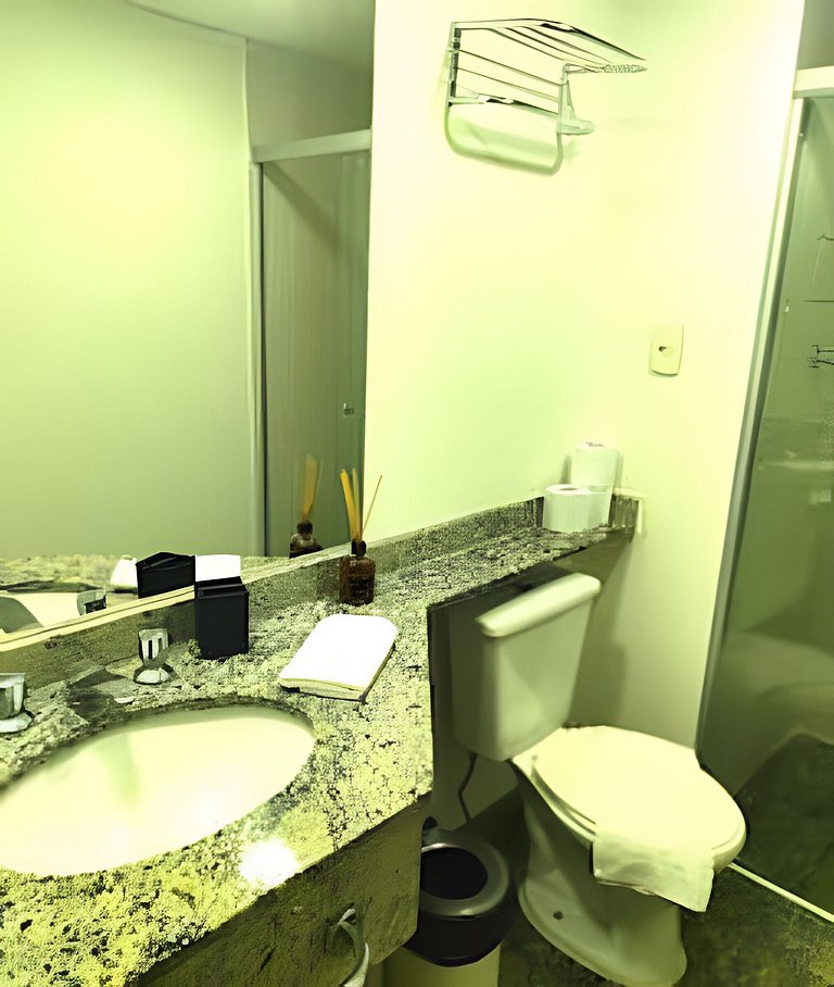 Flat espaçoso,c/copa localização privilegiada 1304