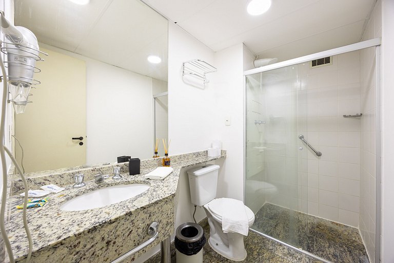 Flat espaçoso completo | Vaga inclusa | 3 hóspedes