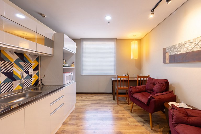 Flat espaçoso,c/copa localização privilegiada 1304