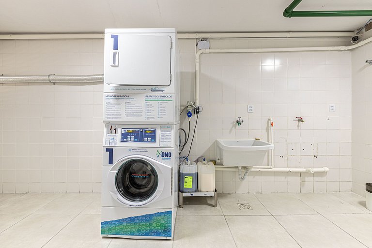 Flat espaçoso,c/copa localização privilegiada 1304
