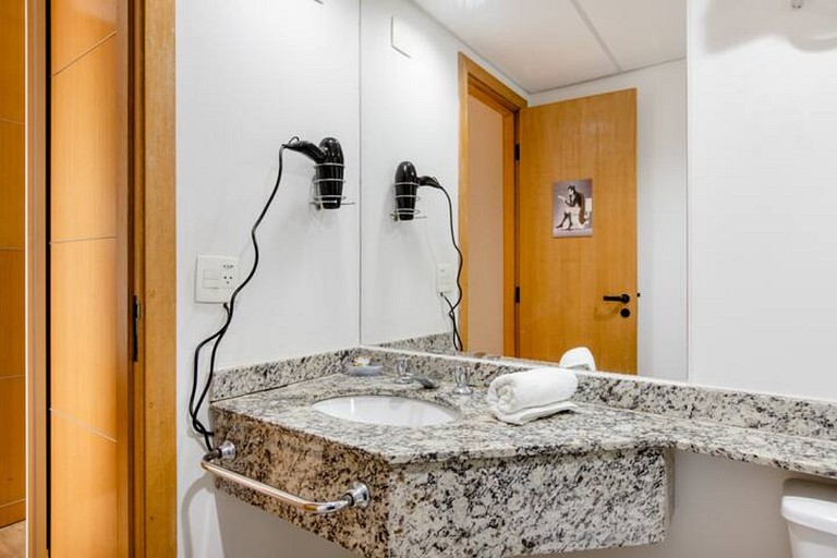 Flat espaçoso, localização privilegiada ap 1106