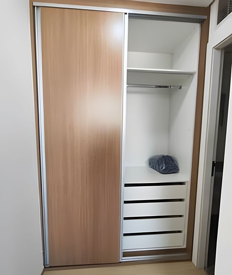 Flat espaçoso c/copa localização privilegiada 1804