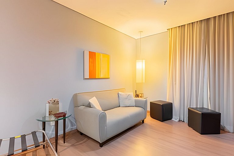 Flat espaçoso,c/copa localização privilegiada 1510