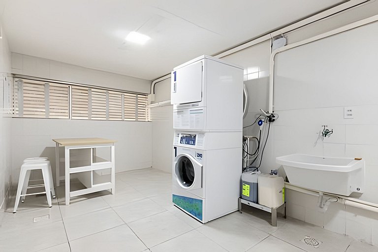 Flat espaçoso,c/copa localização privilegiada 1510