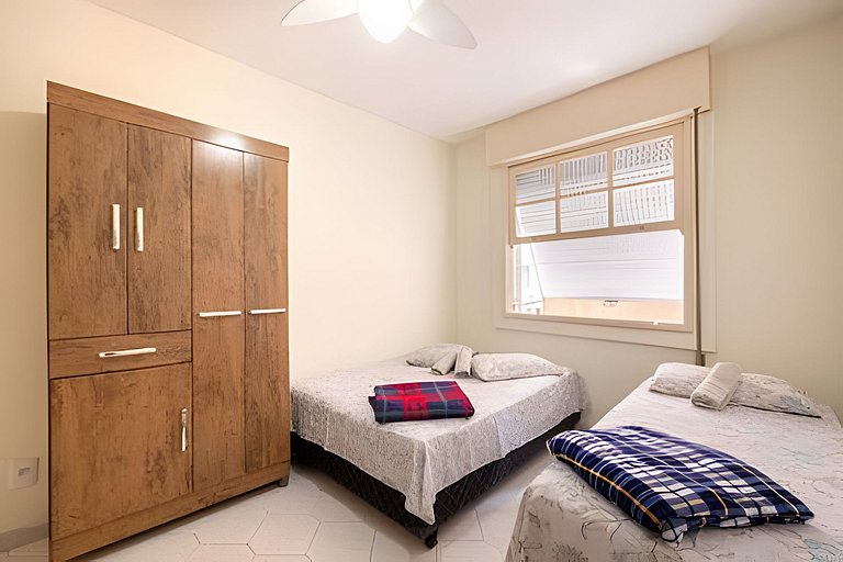 Apartamento pé na areia Praia dos Milionários.