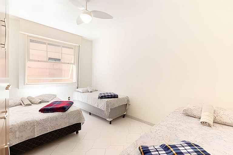 Apartamento pé na areia Praia dos Milionários.