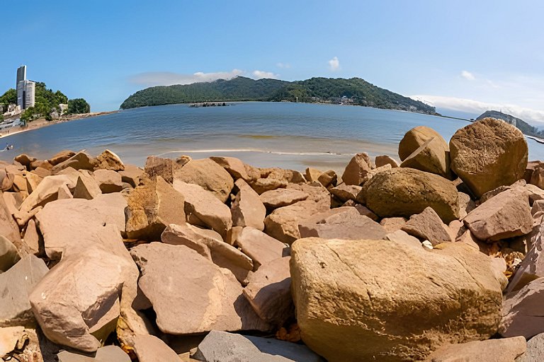 Apartamento pé na areia Praia dos Milionários.