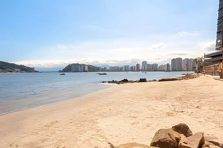 Apartamento pé na areia Praia dos Milionários.