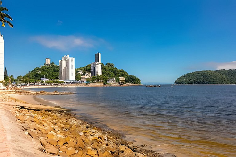 Apartamento pé na areia Praia dos Milionários.