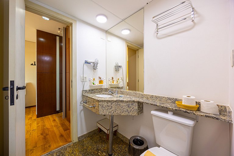 Flat espaçoso completo | Vaga inclusa | 3 hóspedes