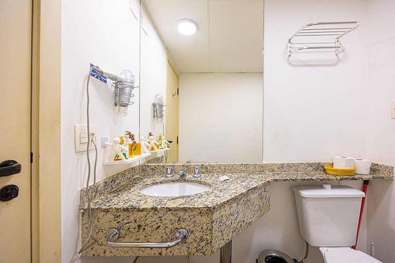 Flat espaçoso completo | Vaga inclusa | 3 hóspedes