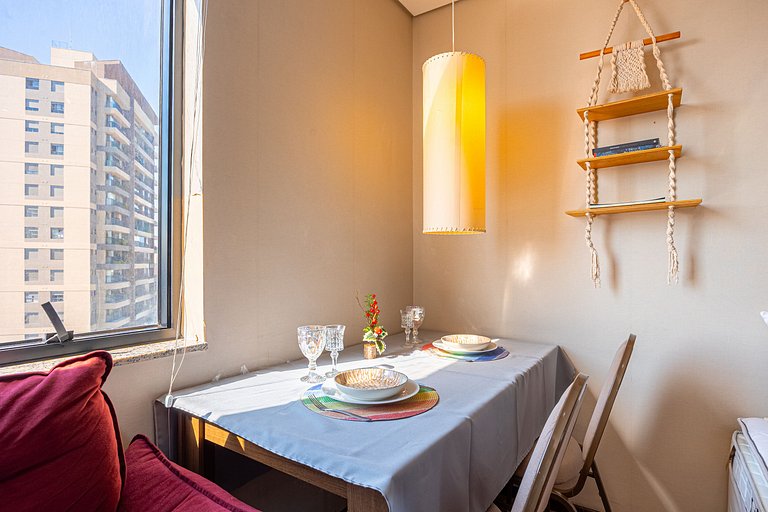 Flat espaçoso completo | Vaga inclusa | 3 hóspedes